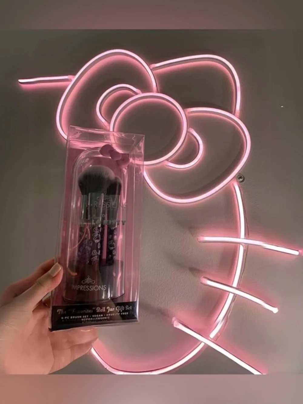 Impressions Hello Kitty Pink Kabuki Brush Gift Set